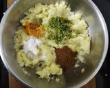 A picture of step 2 of Aalu vada.