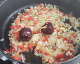Foto del paso 2 de la receta: Cazuela de rape, gambas y almejas con patatas