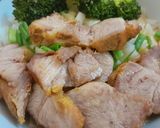 Hình bước làm 3 của món Mì lá tươi trộn xá xíu