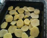 Foto del paso 2 de la receta: Muslos de pollo al horno con patatas y cebolla