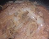 Foto del paso 2 de la receta: Pizza casera de salchicha, cebolla y manzana caramelizada