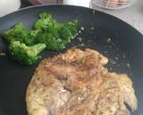 Foto del paso 4 de la receta: Emergencia de brócoli con mantequilla, ajo y pechuga de pollo
