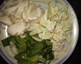 Foto langkah ke 1 dari resep Origano Chicken Sauté with Vegetables.