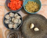 Foto langkah ke 1 dari resep Mushroom Ball Soup.