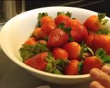 Foto del paso 1 de la receta: Fresas cubiertas de chocolate🌹