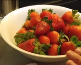 Foto del paso 1 de la receta: Fresas cubiertas de chocolate🌹