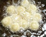 Foto langkah ke 5 dari resep Bola-Bola Ubi Isi Coklat.