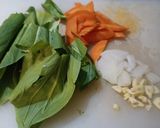 Foto langkah ke 1 dari resep Cah Pokcoy Wortel Tahu.