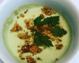 Une image de l'étape 2 de Soupe d’avocat et granola salé.