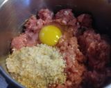 Foto del paso 3 de la receta: Albóndigas de cerdo rellenas en salsa de chipotle🌺