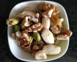 A picture of step 1 of Creamy Mango Nuts Smoothie".