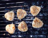 Foto del paso 7 de la receta: Yaki Onigiri (arroz asado)