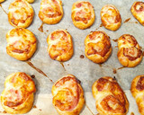 Foto del paso 2 de la receta: Palmeritas con jamón y queso