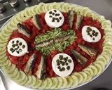 Une image de l'étape 9 de Salade de tomates, courgette et concombre aux sardines, câpres et mozzarella sauce malt.