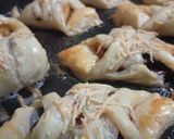 Foto langkah ke 5 dari resep Banana Puff Pastry.