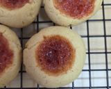 Foto del paso 4 de la receta: Pepas fáciles, económicas, rendidoras, preparadas con el dulce que tengas 👀Ojitos de mermelada 👀