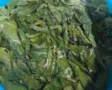 Foto langkah ke 1 dari resep Daun Singkong Masak Santan Manis.