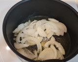 Foto del paso 2 de la receta: Chipirones encebollados en su tinta
