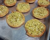 Foto langkah ke 3 dari resep Garlic Bread.