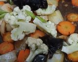 Foto langkah ke 3 dari resep Tumis ayam sayur.