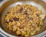 Foto langkah ke 3 dari resep One Pot Mushroom Pasta.