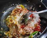 टोमॅटो राईस (Tomato Rice Recipe In Marathi) रेसिपी स्टेप 4 फोटो 