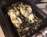 Une image de l'étape 4 de Filets de dorade aux trompettes de la mort et courgettes.