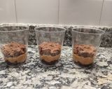 Foto del paso 4 de la receta: Chocotorta en vasitos