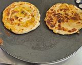 A picture of step 3 of Aloo paratha.