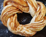 Foto del paso 7 de la receta: Rosca de reyes/Pascua trenzada de dulce de leche