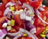 Joghurtos paradicsomsaláta recept fázis 1 fotója
