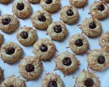Foto langkah ke 6 dari resep Nutella Cheese Thumbprint Cookies.