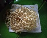 A picture of step 2 of Noodle Bhel.