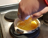 Foto del paso 2 de la receta: Huevos 🥚revueltos con queso 🧀