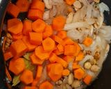 Foto del paso 4 de la receta Carrilleras ibéricas en salsa de manzana y frutos secos