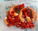 Une image de l'étape 7 de Gambas sauvages géantes marinées aux tomates, ail, citron et coriandre.