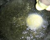 A picture of step 5 of Lauki ke pakode (Crispy bottle gourd fritters).