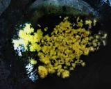 A picture of step 4 of Tawa chicken Hara Masala.