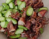 Foto langkah ke 1 dari resep Sambal bajak cumi asin pete.
