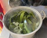 Foto langkah ke 3 dari resep Ketupat Beras Daun Pandan.