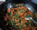 A picture of step 7 of Masala bhindi.