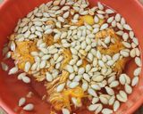 Foto del paso 1 de la receta: 🍁 Semillas de calabaza tostadas 🍁
