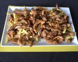 Foto del paso 12 de la receta Secreto ibérico de papada con patatas y pimientos del padrón