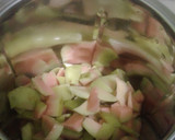 A picture of step 3 of Guava shake.