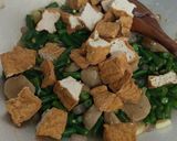 Foto langkah ke 4 dari resep Tumis Tahu Bakso.