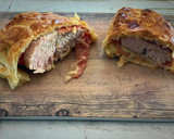 Foto del paso 8 de la receta: Hojaldre con pavo, jamón serrano y queso