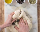 Olivenölbrot mit Oliven und Oregano Rezeptschritt 2 Foto