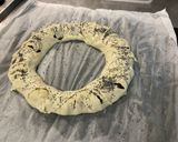 Une image de l'étape 10 de Couronne aux champignons, épinards, tomate et parmesan.