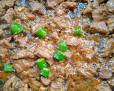 Foto langkah ke 5 dari resep Tumis Daging Pedas.