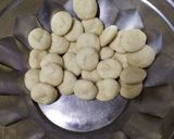 A picture of step 5 of Green Peas Kachori.